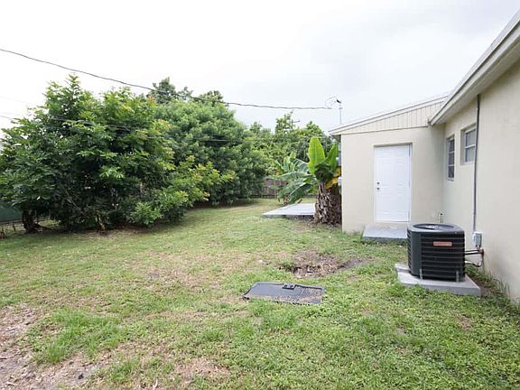 4th image of 830 NW 184th Dr