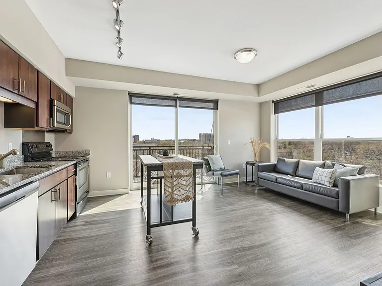 Spectrum Apartments & Townhomes — Photo 8