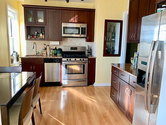 3rd image of 300 S Broadway APT 3K