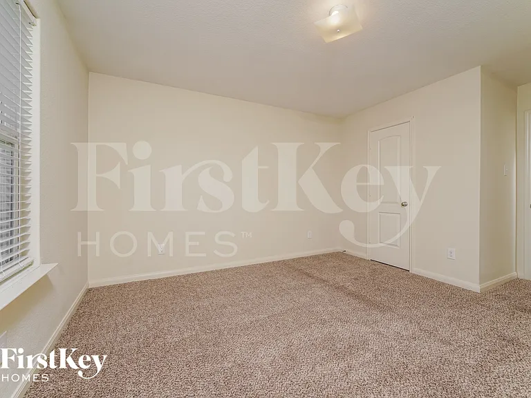 2207 Old Harbor Way — Photo 4