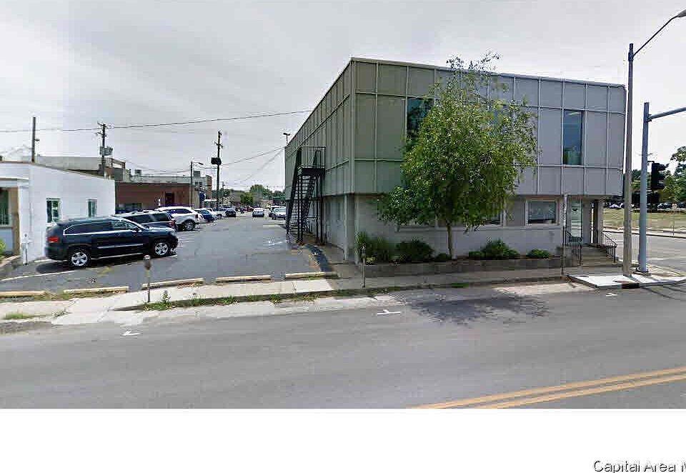 2nd image of 118 W Edwards St