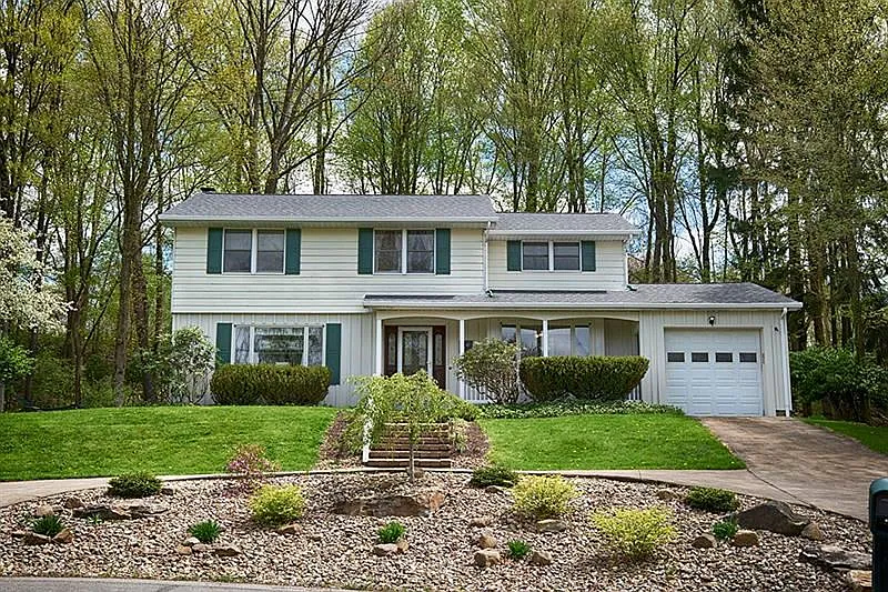 120 Parklane Dr photo 1
