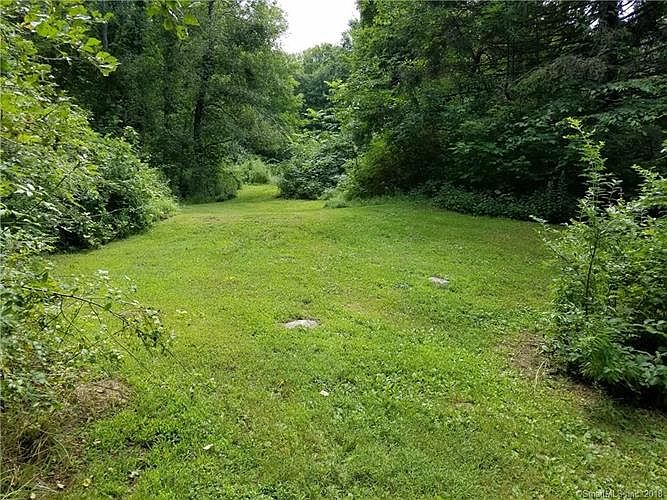 2nd image of 40 Waterfall Rd