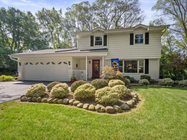 5523 West Cairdel LANE, Mequon, WI 53092
