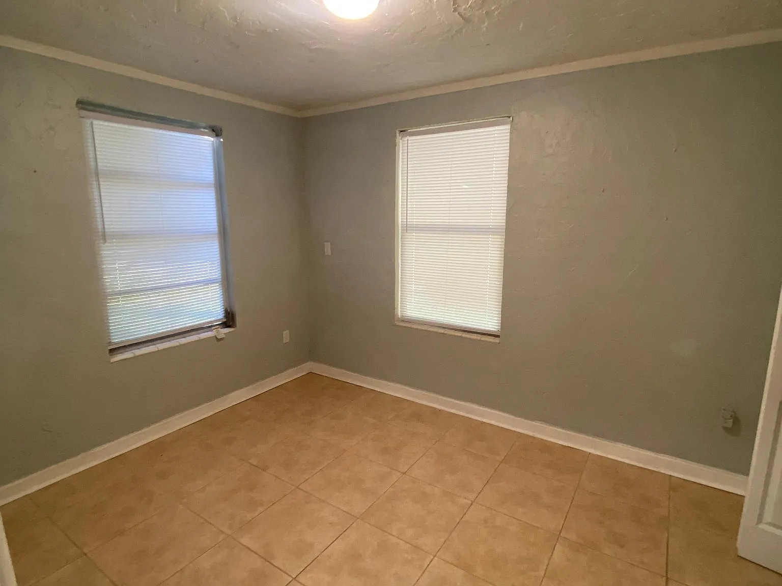 2 bed, 900 sqft, $1,300 — Photo 3