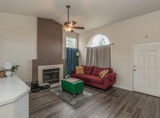 7686 N Dearing Ave, Fresno, CA 93720