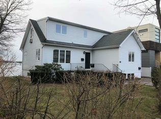 25 Sintsink Dr W, Port Washington, NY 11050