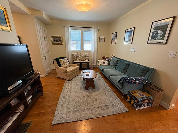 4th image of 18 Cottage Park Ave #1