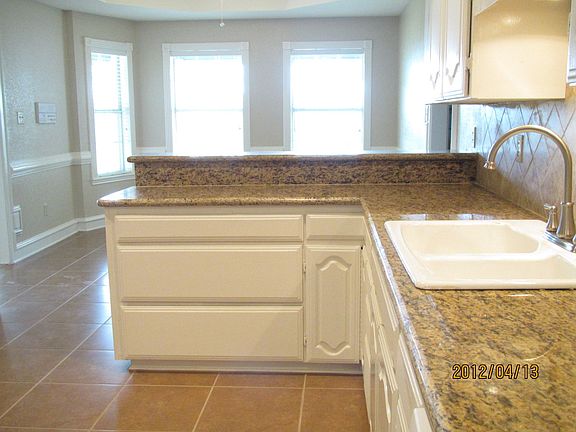 3rd image of 1603 Heritage Ln