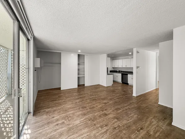 2210 N Beachwood Dr, Los Angeles, CA