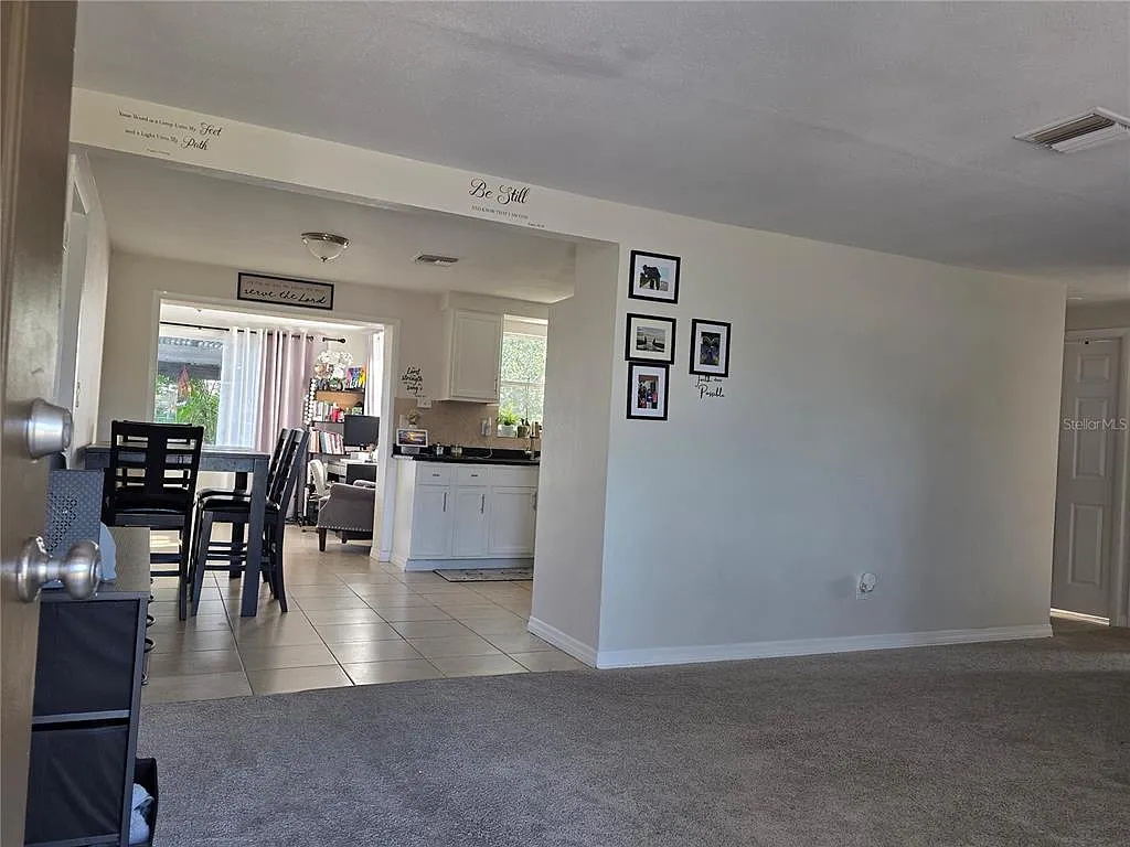 3 bed, 1.0 bath, 1122 sqft, $1,800 — Photo 4