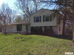 5 Circle Dr, Mount Vernon, IL 62864