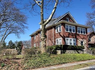 256 Leonia Ave #1S, Leonia, NJ 07605
