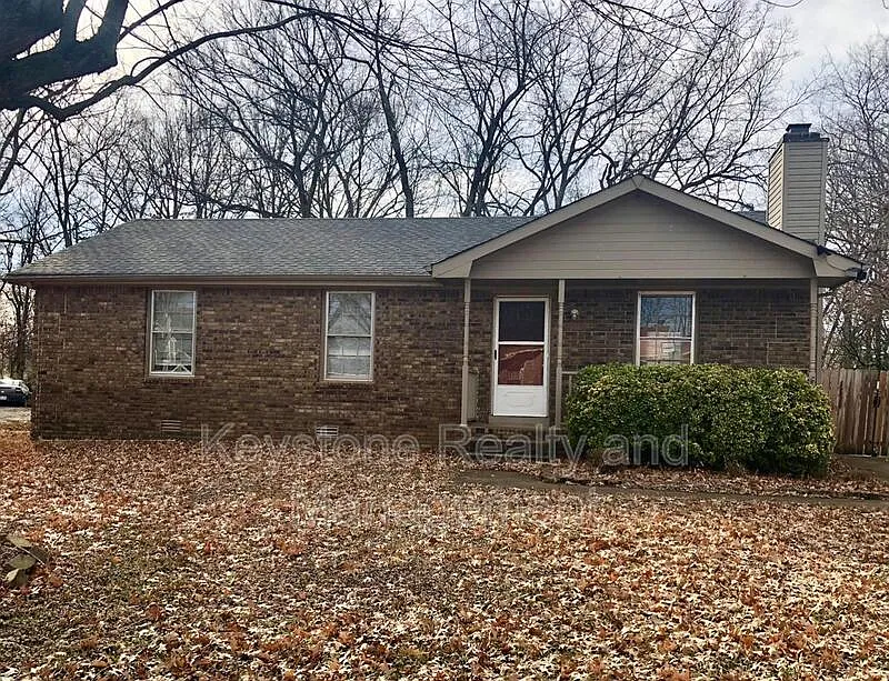 3 bed, 1.5 bath, 1175 sqft, $1,295 — Photo 1