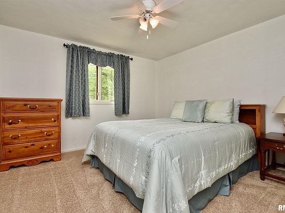5th image of 222 Whispering Oaks Dr