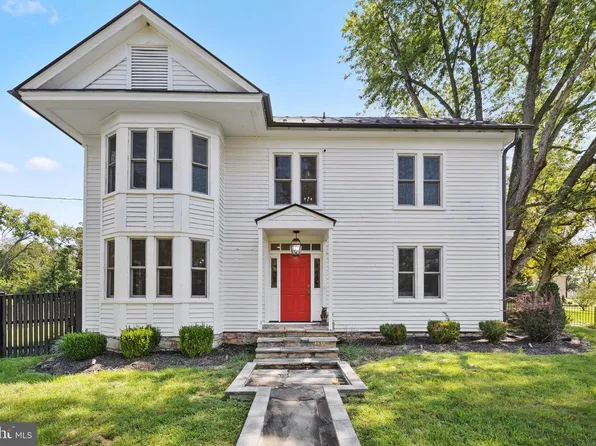 7021 Leeds Manor Rd, Marshall, VA 20115
