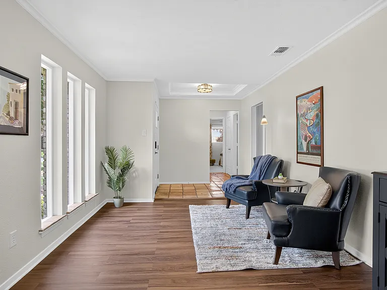 Front living room
+Reading lamp 
+Wine cabinet
+Natural light