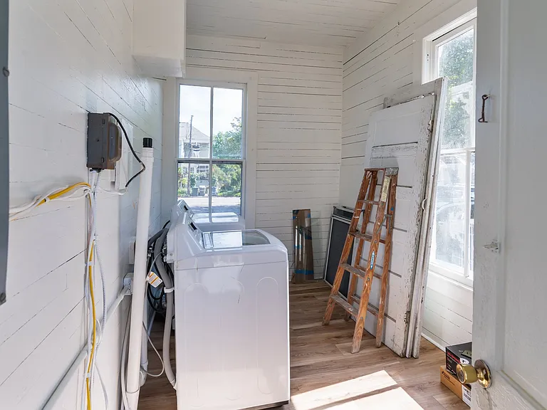325 N Market St — Photo 31