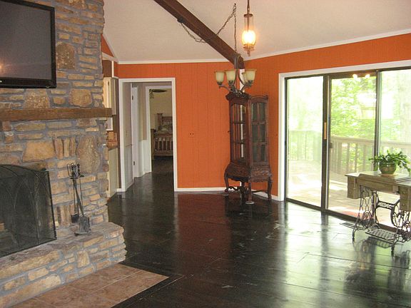 5th image of 8103 Valleyview Ln