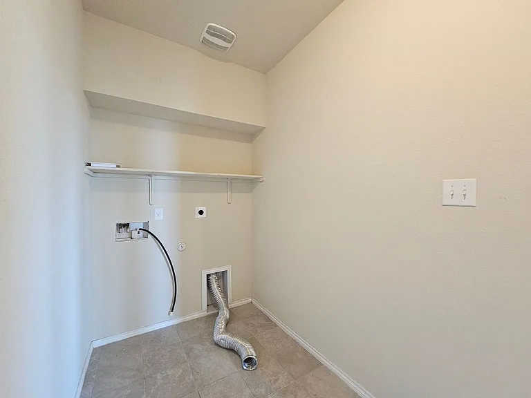 3901 Brunswick Dr — Photo 26