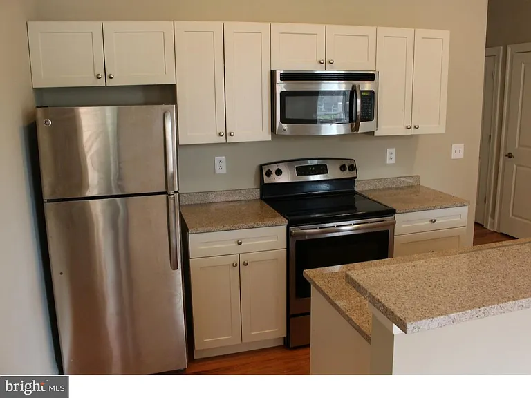 408 S 9th St #3F — Photo 12