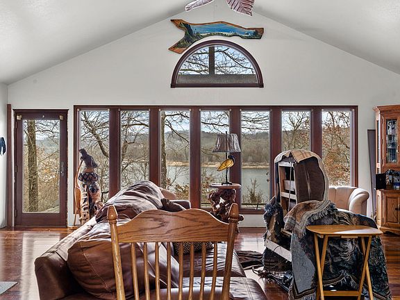 5th image of 126 Rudette Lane