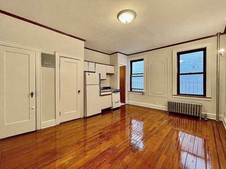 1st image of 558 11th St APT 2D