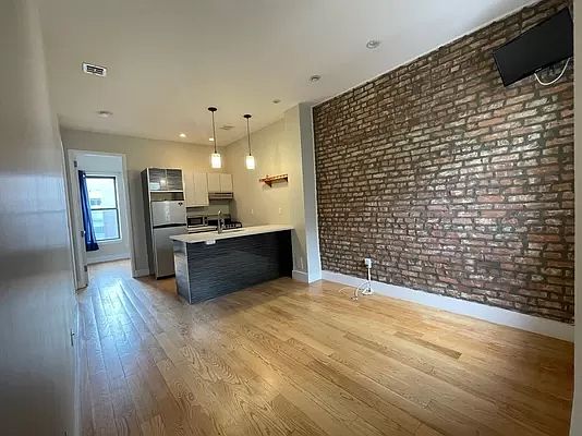 5th image of 772 Jefferson Ave #B4