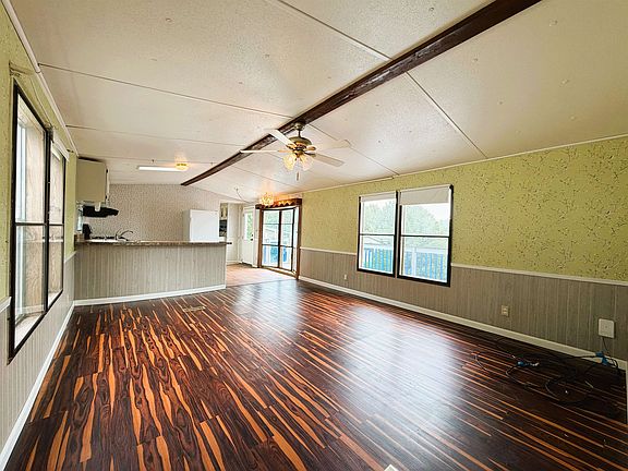 4th image of 8 Hilltop Manor Mobile Home Park