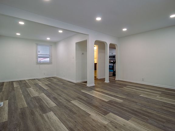 4th image of 17552 Roy St