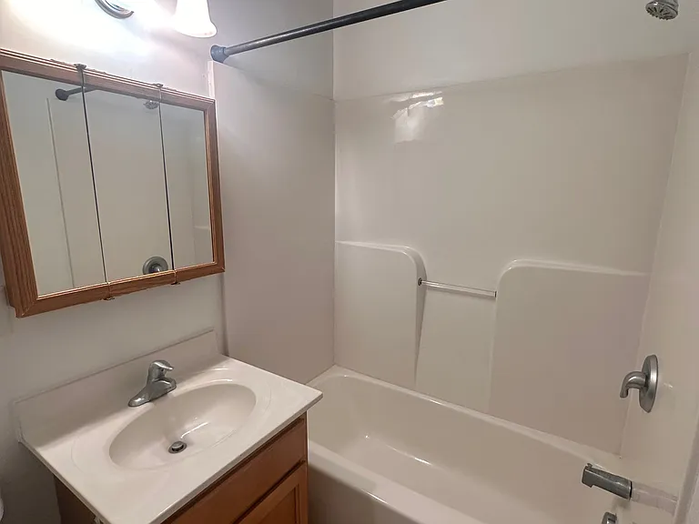 Cascades Pointe — Photo 19