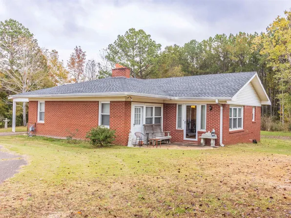 33 Skyline Dr, Selmer, TN 38375