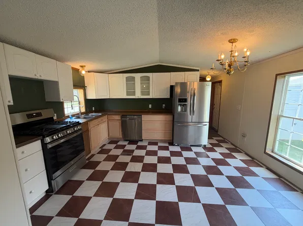 105 Beech Ave #105, Highland, MI 48357