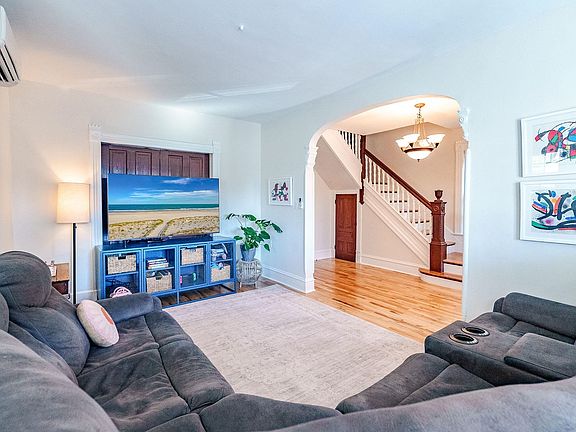 4th image of 648-650 Asbury Ave