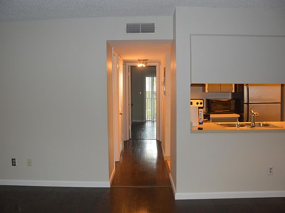 3rd image of 3019 W Horatio St #23A