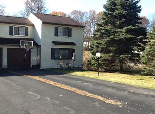 34 Woodcliffe Dr #B, Clifton Park, NY 12065