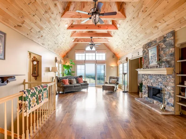 322 Mount Ida Ln, Staunton, VA 24401