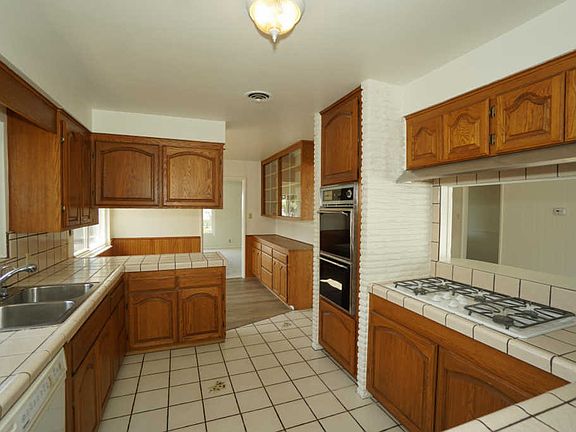 4th image of 316 Shamrock Dr