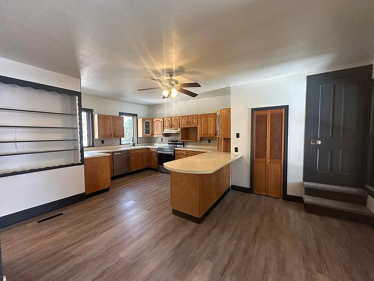 711 W Adams St — Photo 11