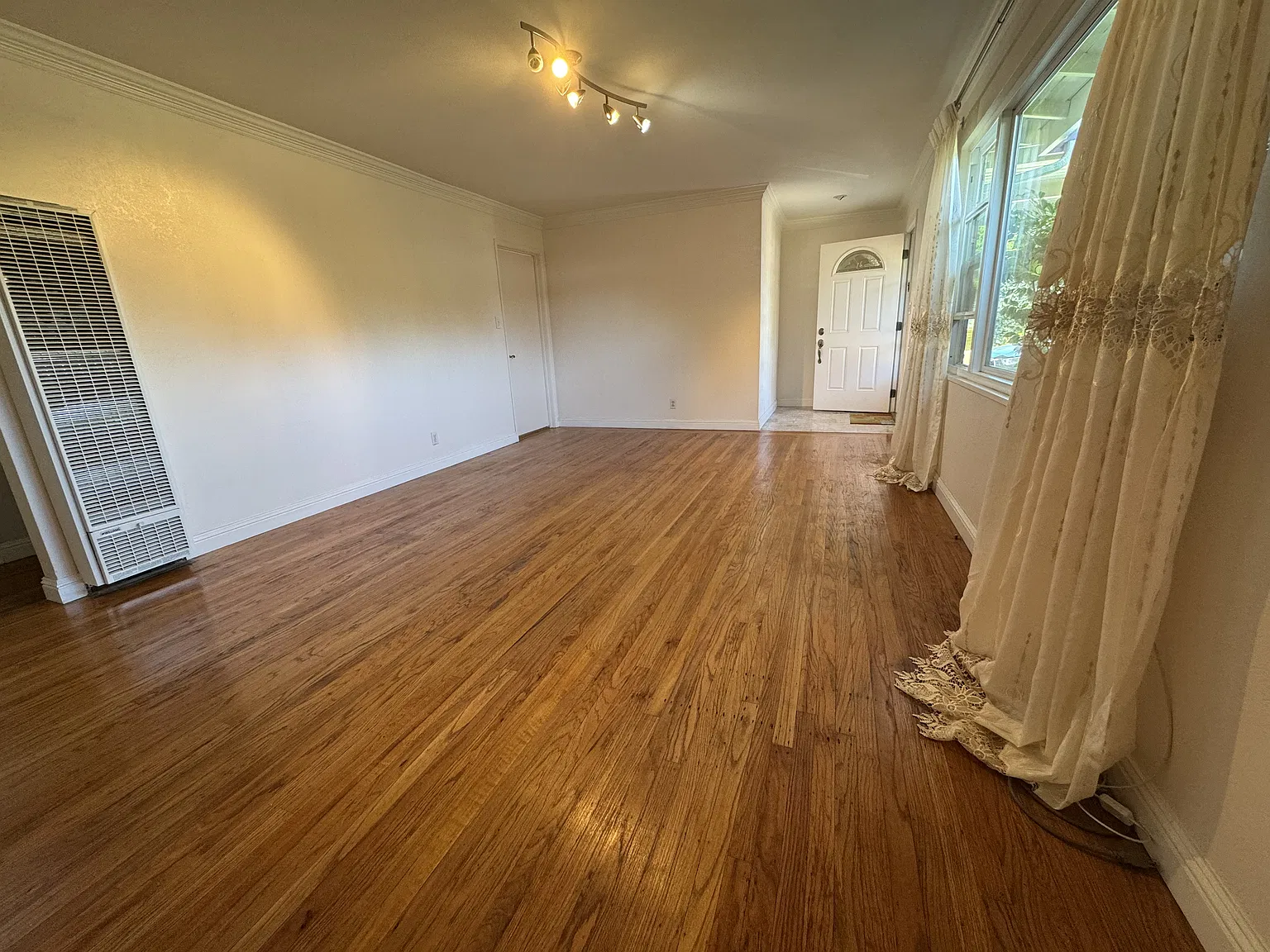1066 Heatherstone Ave — Photo 3