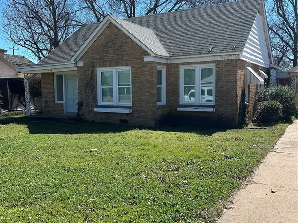 903 W Main St, Olney, TX 76374