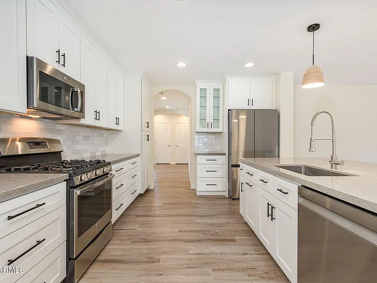 5002 E Mitchell Dr — Photo 7