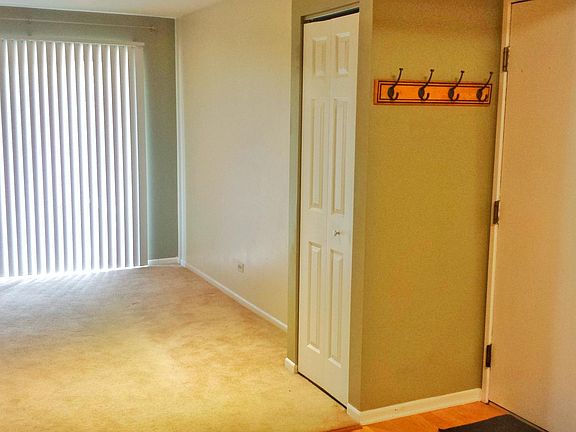 4th image of 880 N Lakeside Dr APT 2C