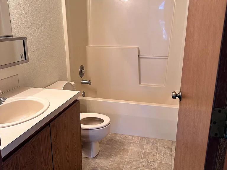 5671 Eagle Pkwy #3 — Photo 7
