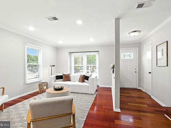 5th image of 5690 Chapel Run Ct