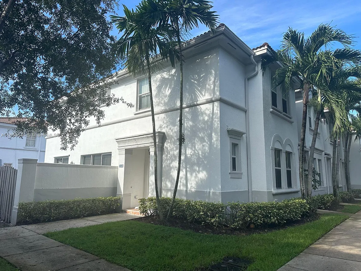 Primary Photo - 15548 SW 39th St #286