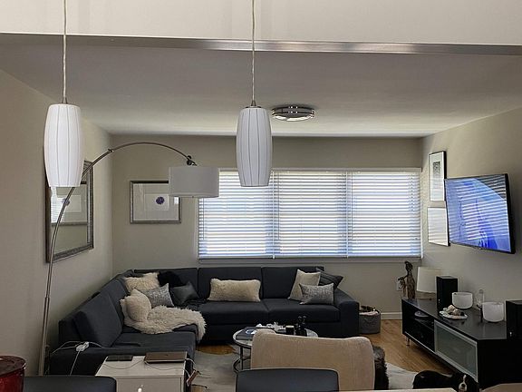 3rd image of 1050 Elkgrove Ave #2