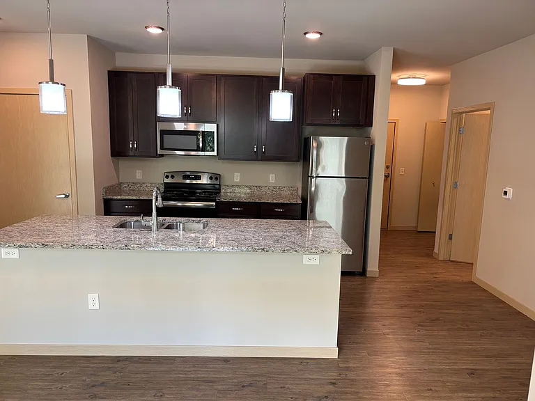 Lincoln Street Apartments — Photo 97