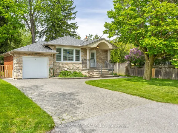 4 Beaverbrook Ave, Toronto, ON M9B 2M7