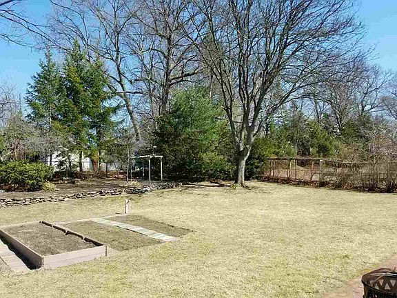 4th image of 37 James Dr